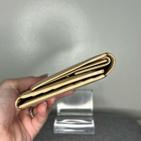 Authentic Prada Vernis Beige Trifold - Picture 11 of 14